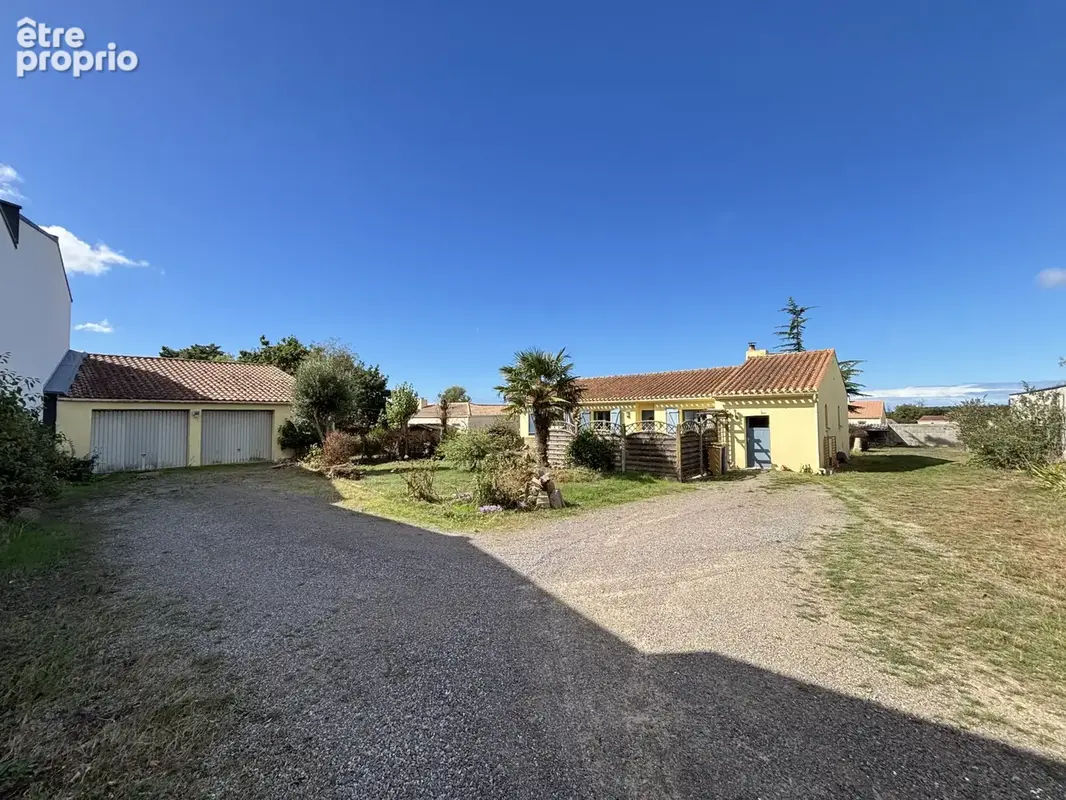Maison de plain-pied avec grand terrain constructible et dépendances - photo 11