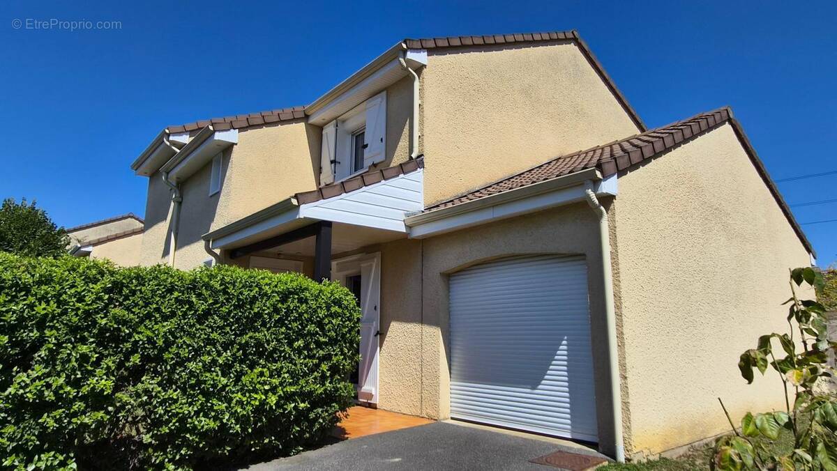 Maison à OLLAINVILLE