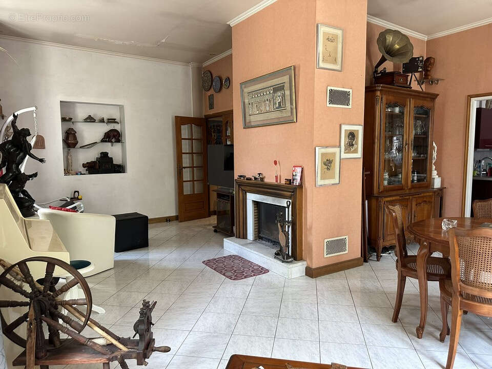 À vendre, moitié droite d’une magnifique maison de maître avec garage et jardin - photo 15