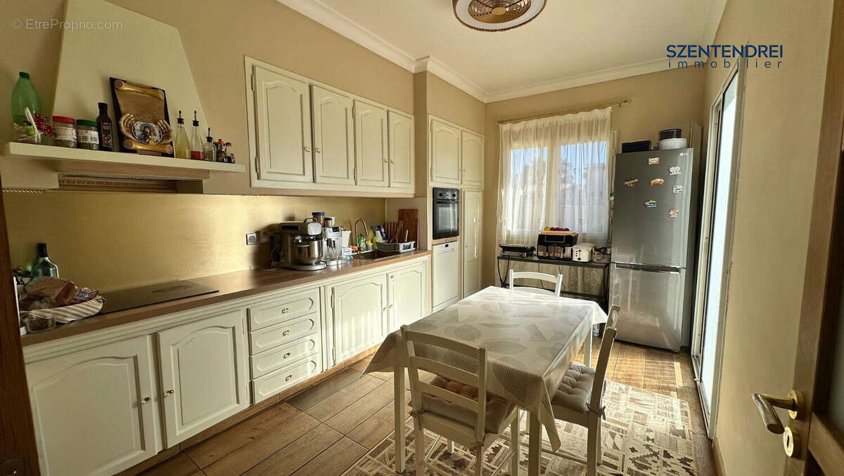 À vendre maison T6 avec garage à Valergues - Maison à VALERGUES