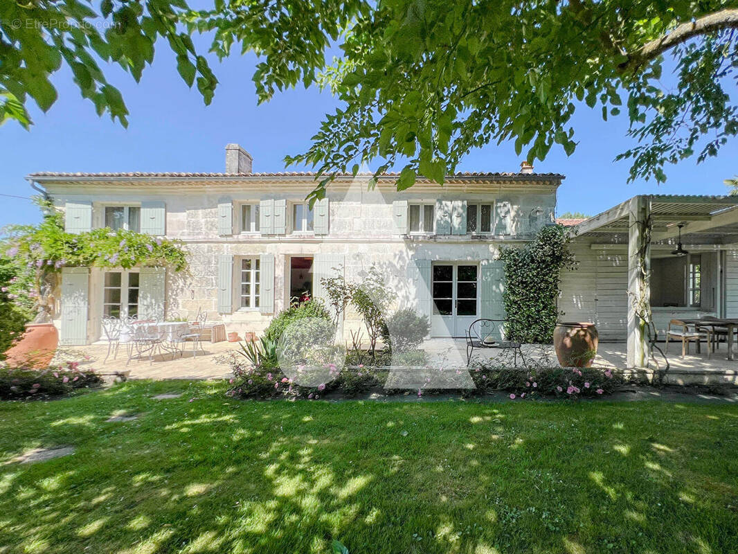 Maison à SAINT-GEORGES-DES-COTEAUX