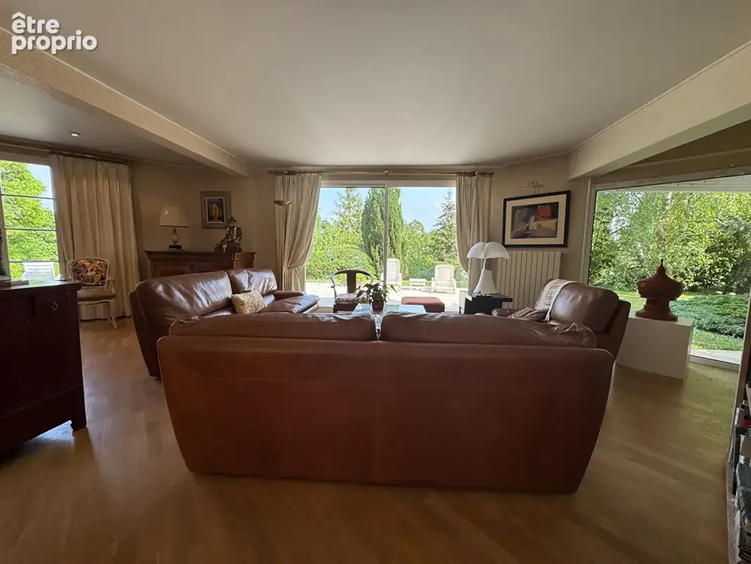 Très belle maison d'architecte avec environnement exceptionnel Proche Thoiry 8 pièces 277 m2 - photo 6