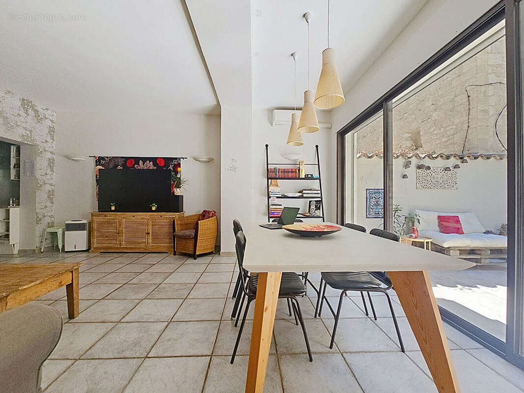 Avignon  Intra muros. Élégante maison de caractère avec terrasses, garage et appartement indépendant - photo 3