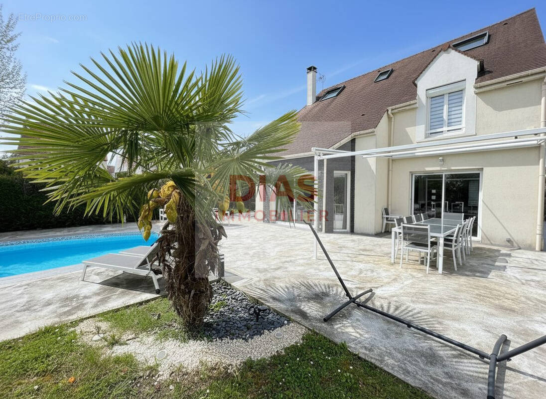 Maison à LA QUEUE-EN-BRIE
