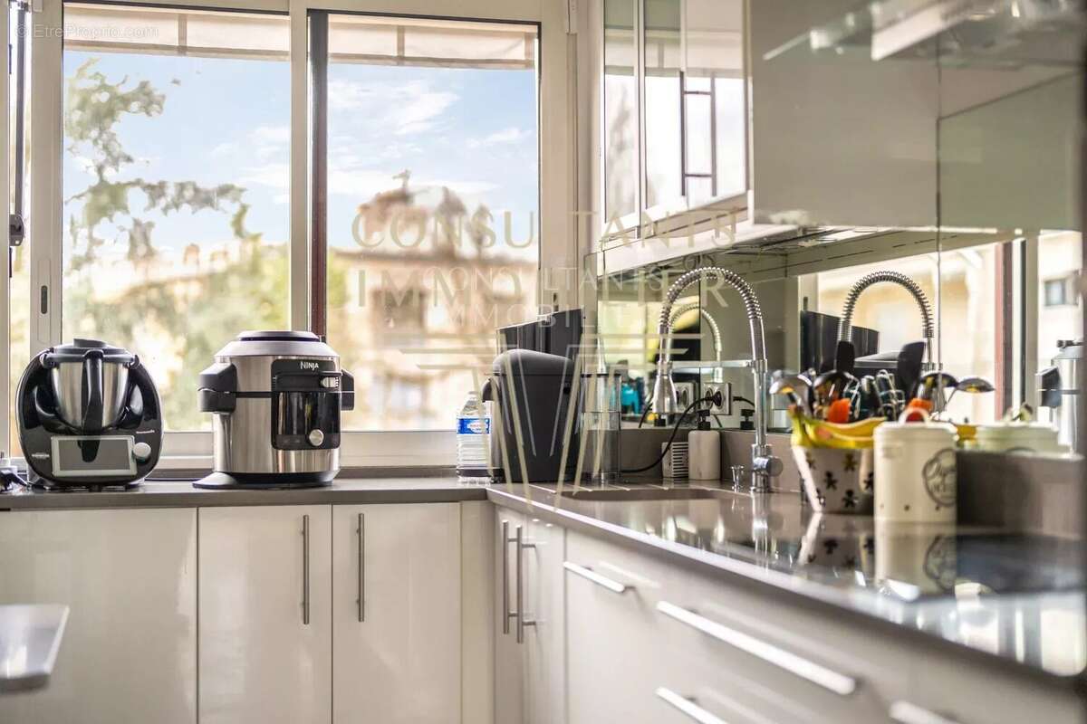 Appartement à NEUILLY-SUR-SEINE