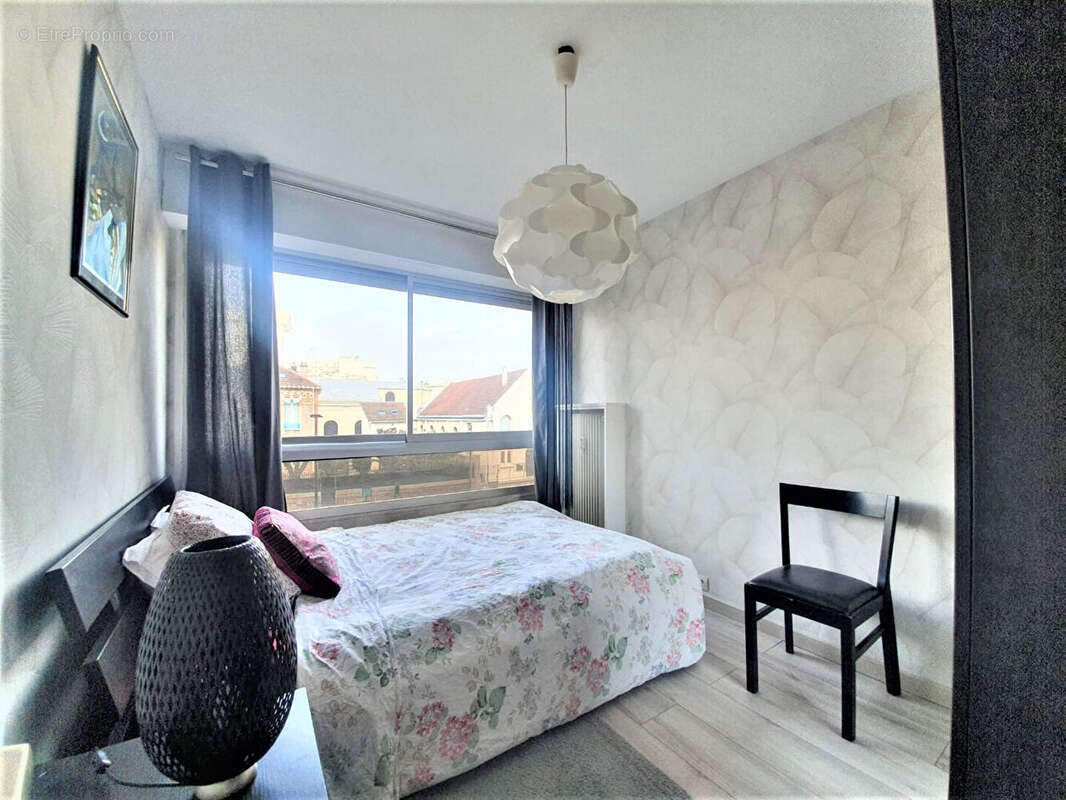 Appartement à COURBEVOIE