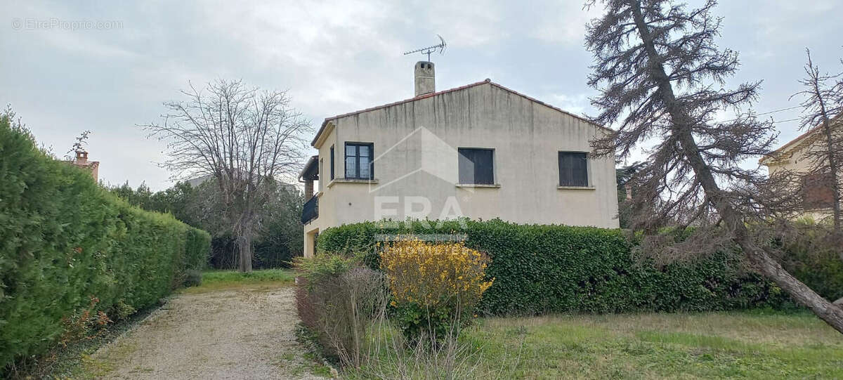 Maison à SIMIANE-COLLONGUE