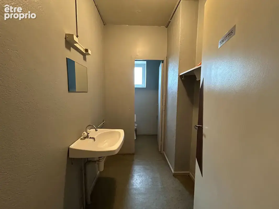 Local de 76 m² au fort potentiel mixte - Figeac Centre - photo 13