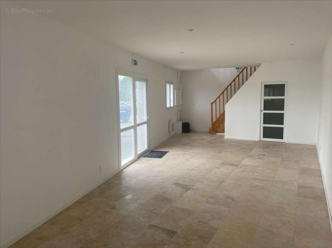 Commerce 95 m² à Migne-Auxances  - photo 48