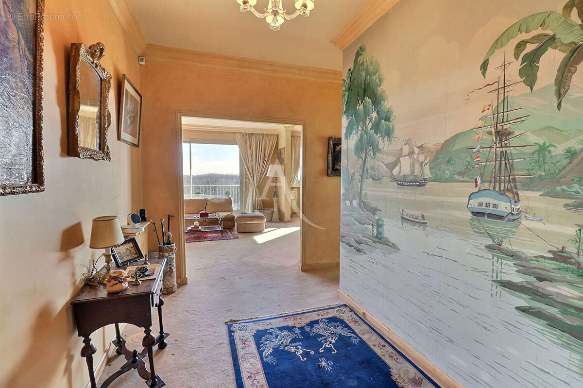 Appartement à LE MESNIL-LE-ROI