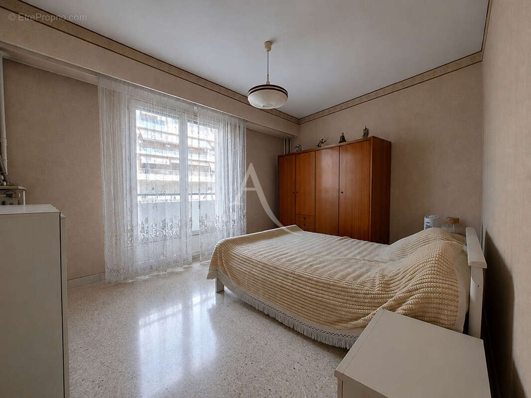 Appartement 4 pièces-Centre-ville- traversant- Parking s/s -cave - photo 4