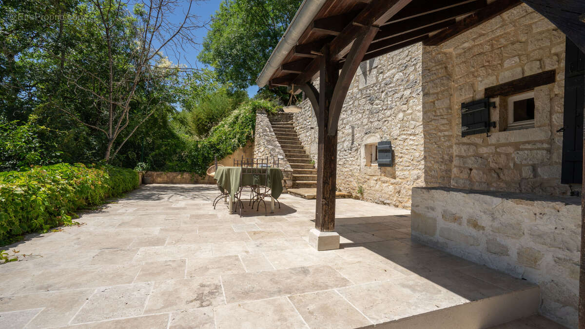 Maison à MONTCUQ