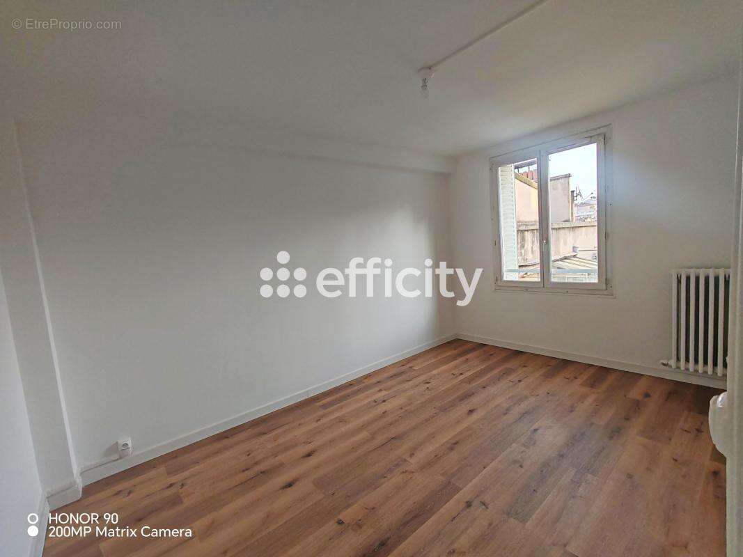 Appartement à MARSEILLE-4E