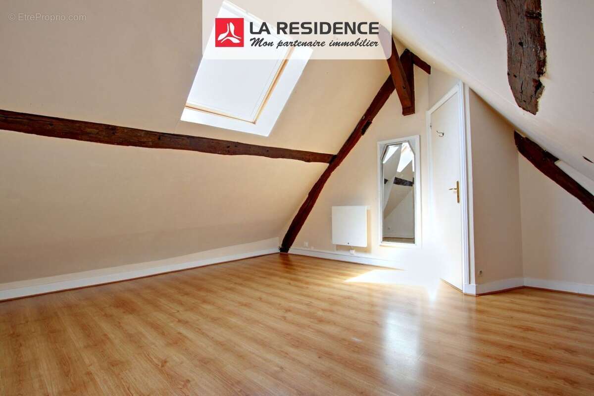 Appartement 73 m² à Le Mesnil-Saint-Denis  - photo 6