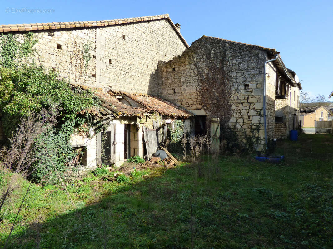 Maison à BONNEUIL-MATOURS
