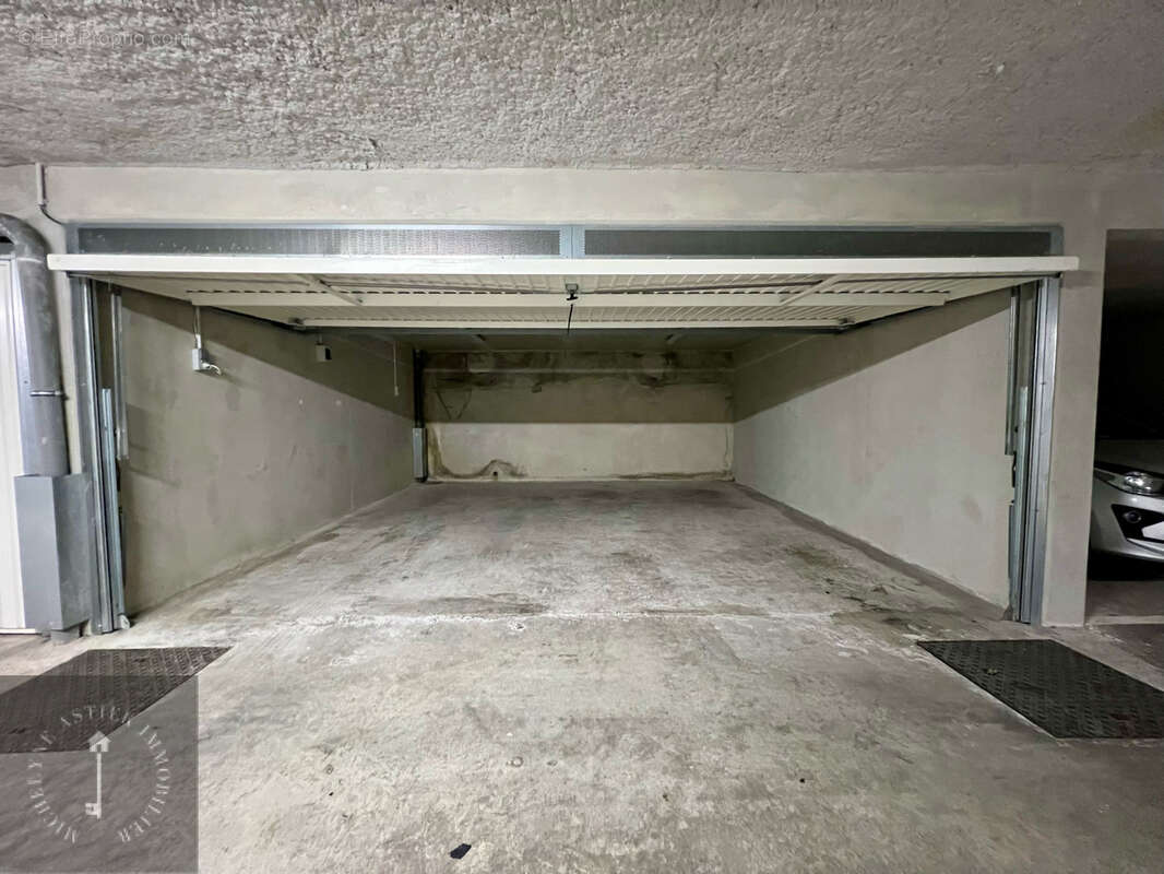Appartement à SAINT-LAURENT-DU-VAR