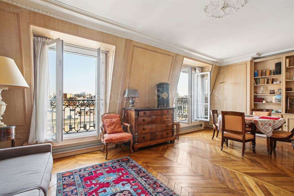 Appartement à PARIS-15E