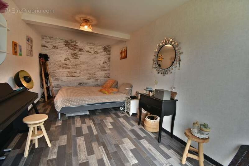 Maison à FONTAINE-LA-GUYON