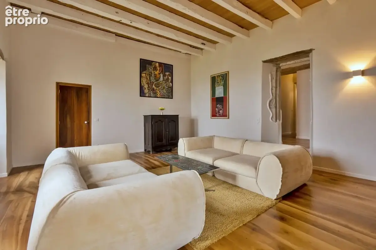 Château entierement renove - photo 17