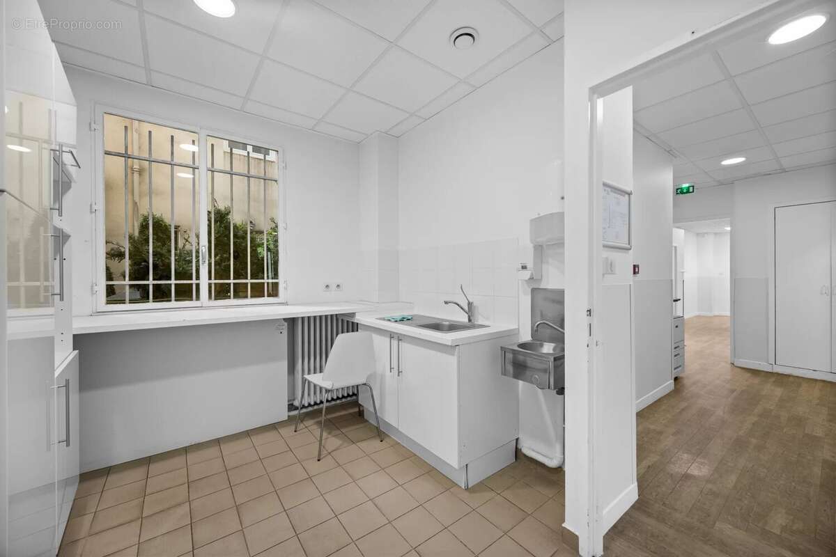 Commerce 173 m² à Paris-16e  - photo 8