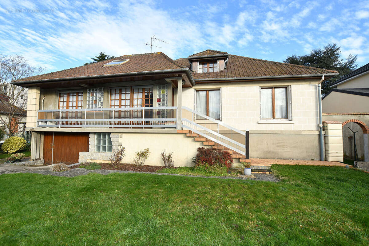 Maison à BOIS-D'ARCY