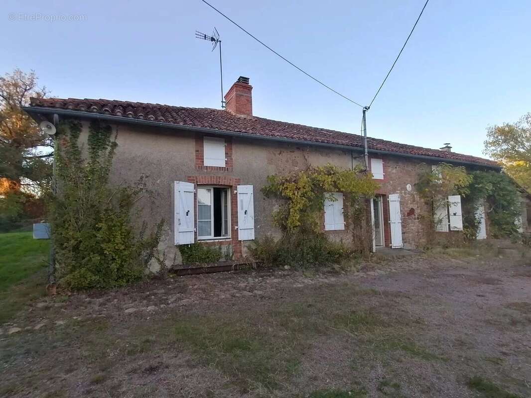 Maison à LUCHAPT