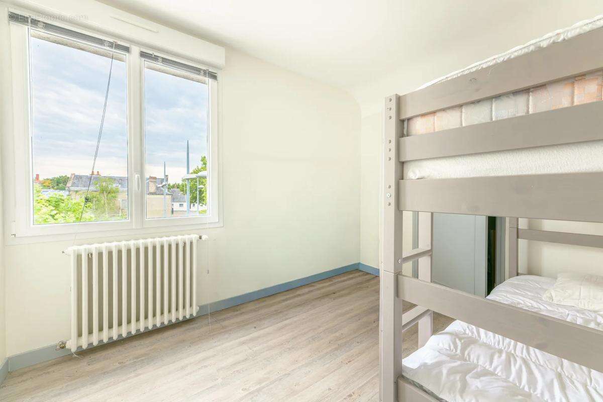Maison de 8 pièces de 190.27 m² à Saint-Pierre-des-Corps - photo 10