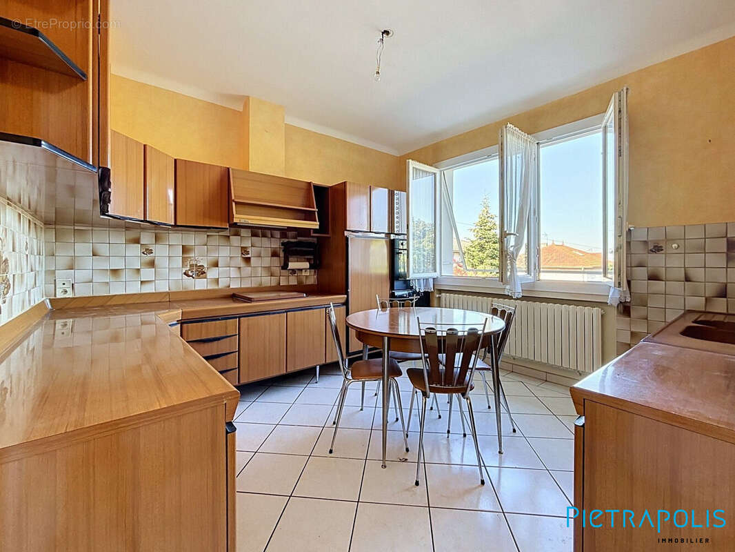 Maison 130 m² à Saint-Fons  - photo 8