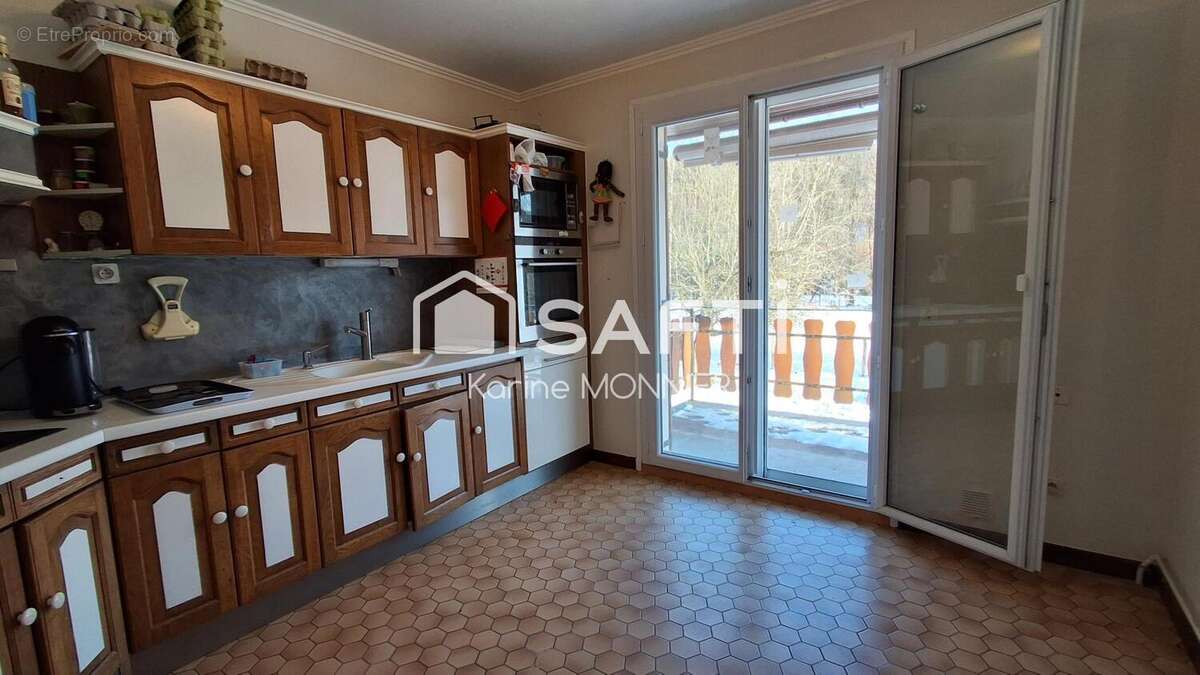 Maison 185 m² à Bourg-De-Sirod  - photo 3