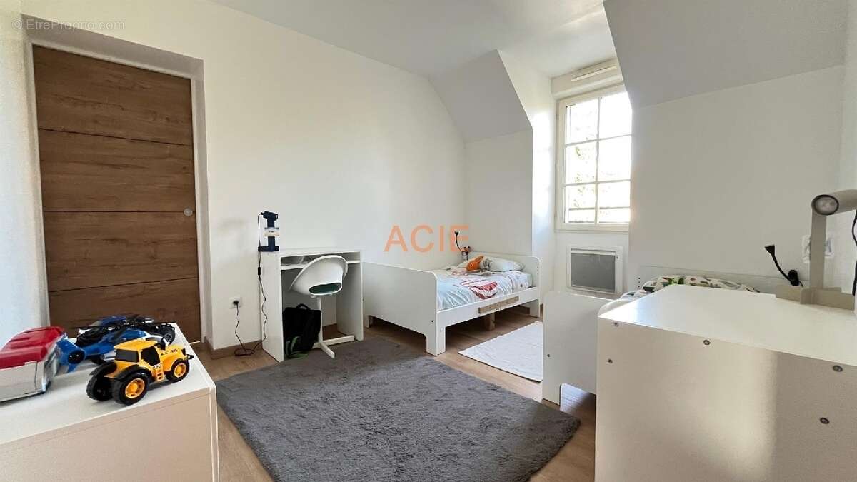 Maison à EPIAIS-LES-LOUVRES