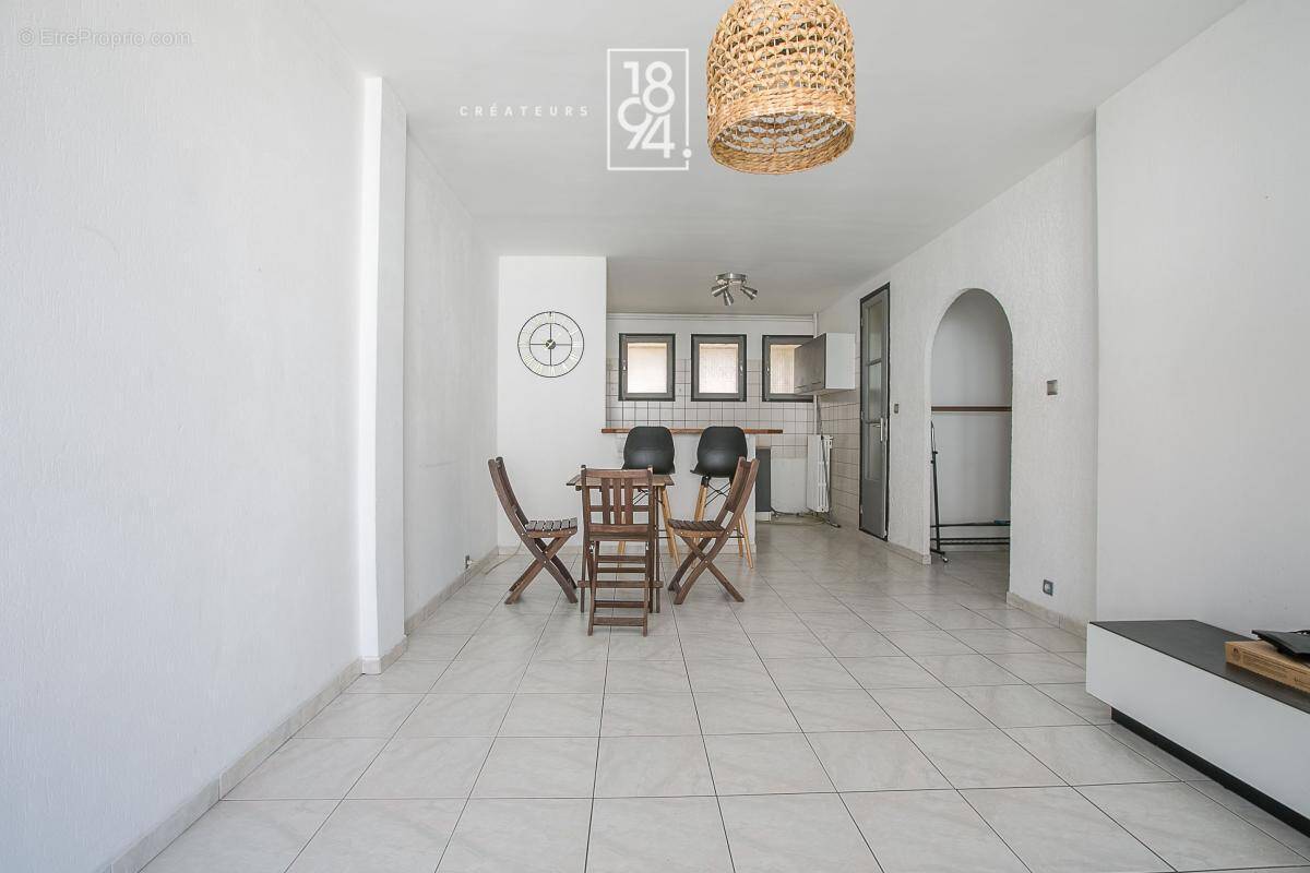 Appartement à MARSEILLE-5E