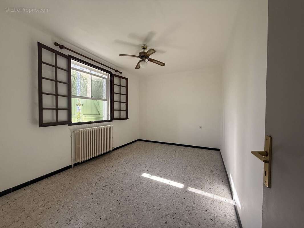 Maison 185 m² à Marignane  - photo 6