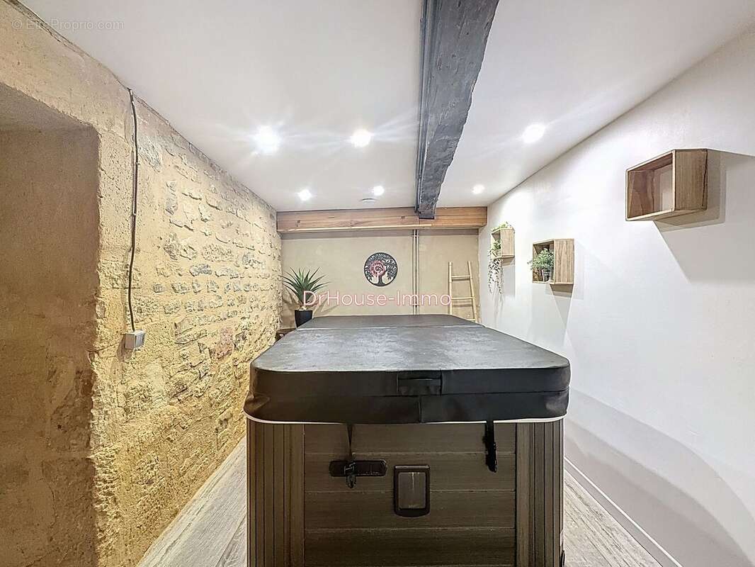 Maison à MAUZAC-ET-GRAND-CASTANG