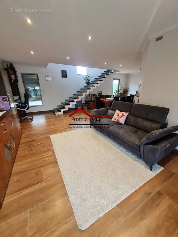 Maison à SAINT-LAURENT-DE-LA-SALANQUE