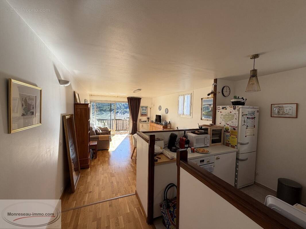 Appartement à GREOLIERES