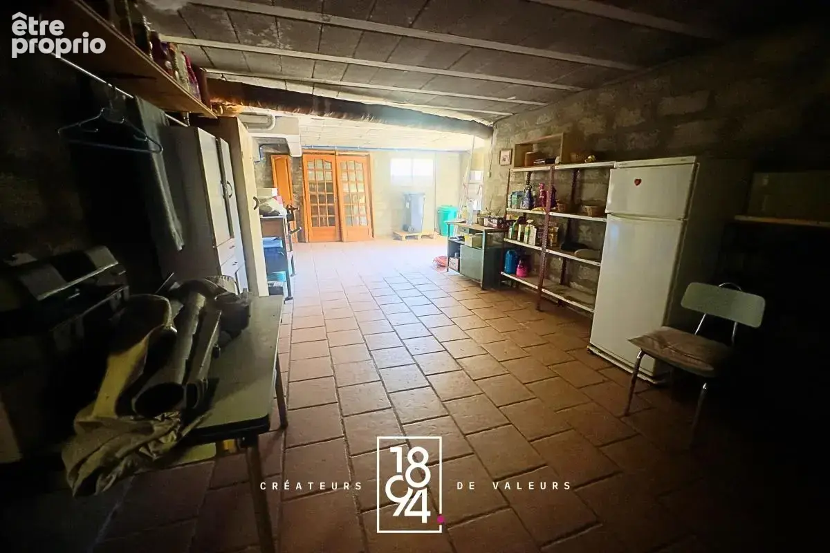 ARLES - Maison 90 m2 à rénover, Terrain 476 m2 - photo 12