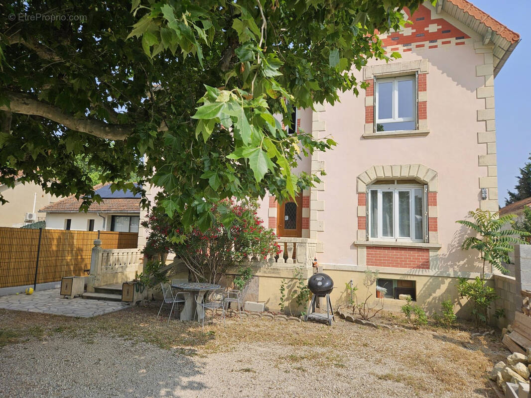 Maison à VIOLES