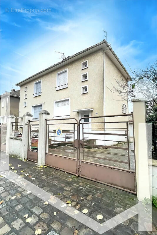 Maison à VILLENEUVE-LA-GARENNE