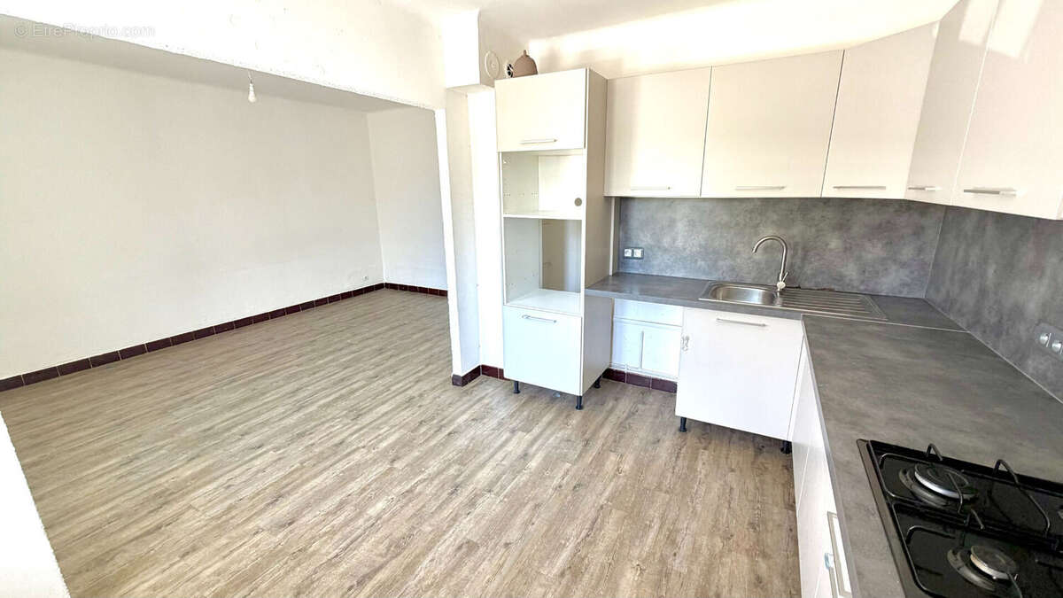 Appartement à ENTRAIGUES-SUR-LA-SORGUE