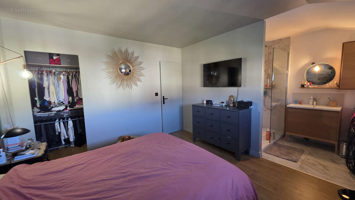 Très beau duplex de type 5 avec jardin, garage, et parking privatif. - photo 8