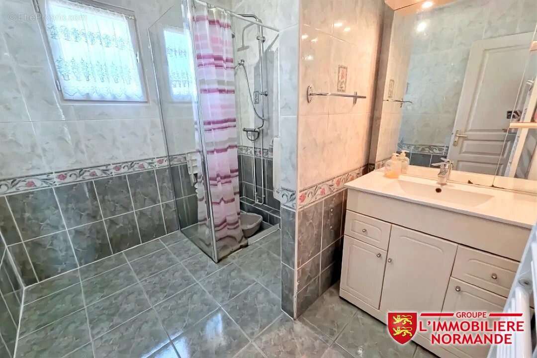 Maison à SAINT-PIERRE-DES-FLEURS