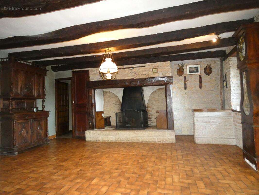 Maison à HAUTEFORT