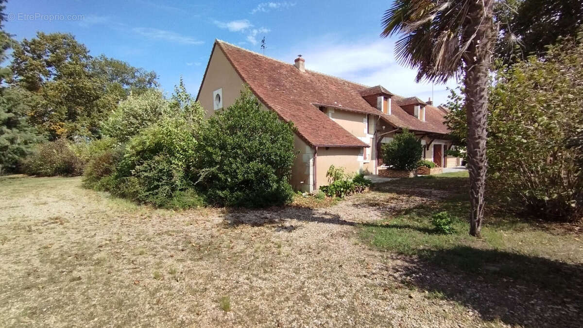 Maison à YZEURES-SUR-CREUSE
