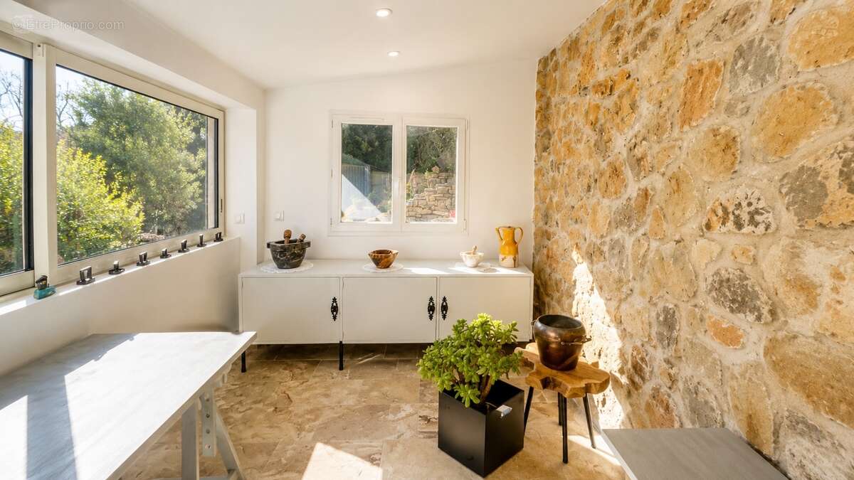 Maison à FLASSANS-SUR-ISSOLE
