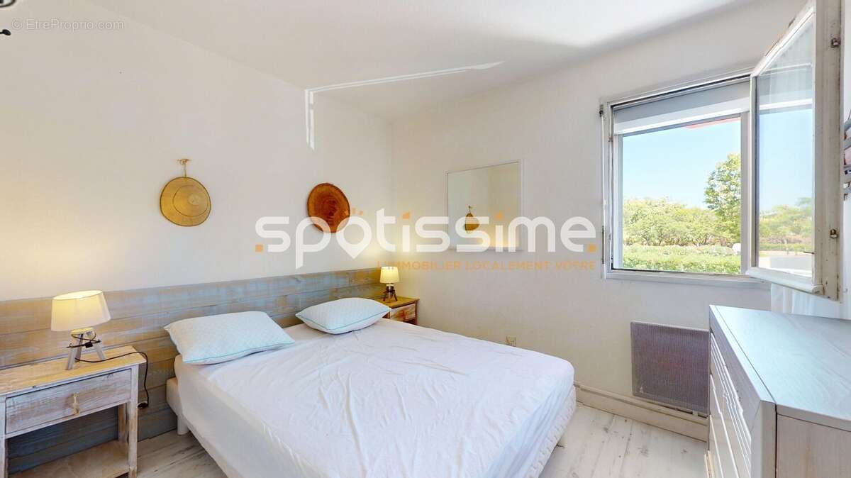 CAP D'AGDE, MALFATO - T2 avec balcon, parking et accès direct aux quais - photo 4
