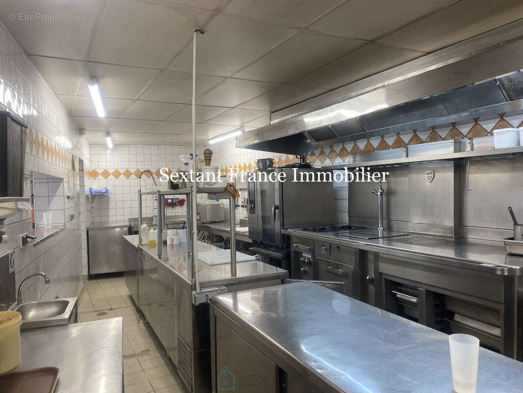 Commerce à LES MEES