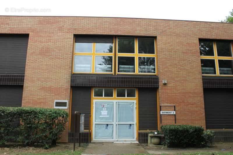 Commerce à MONTIGNY-LE-BRETONNEUX