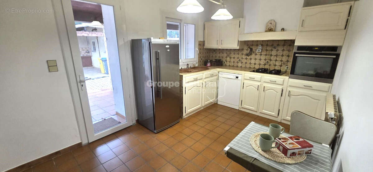Quartier VERDURON HAUT ! Belle maison de type 4 de 90 m² sur parcelle de terrain de 530 m² arborée et piscinable  avec cuisine d - photo 7