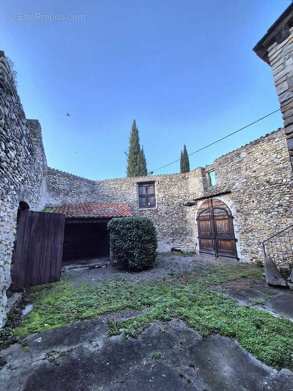 Maison à LEZAN