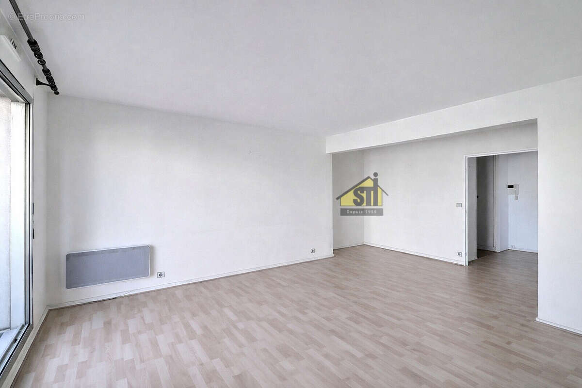 Appartement à PARIS-14E